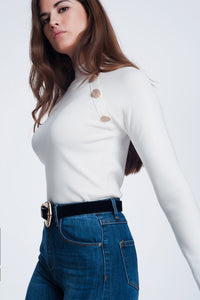 Q2 Camisola de gola rulê creme com botões dourados