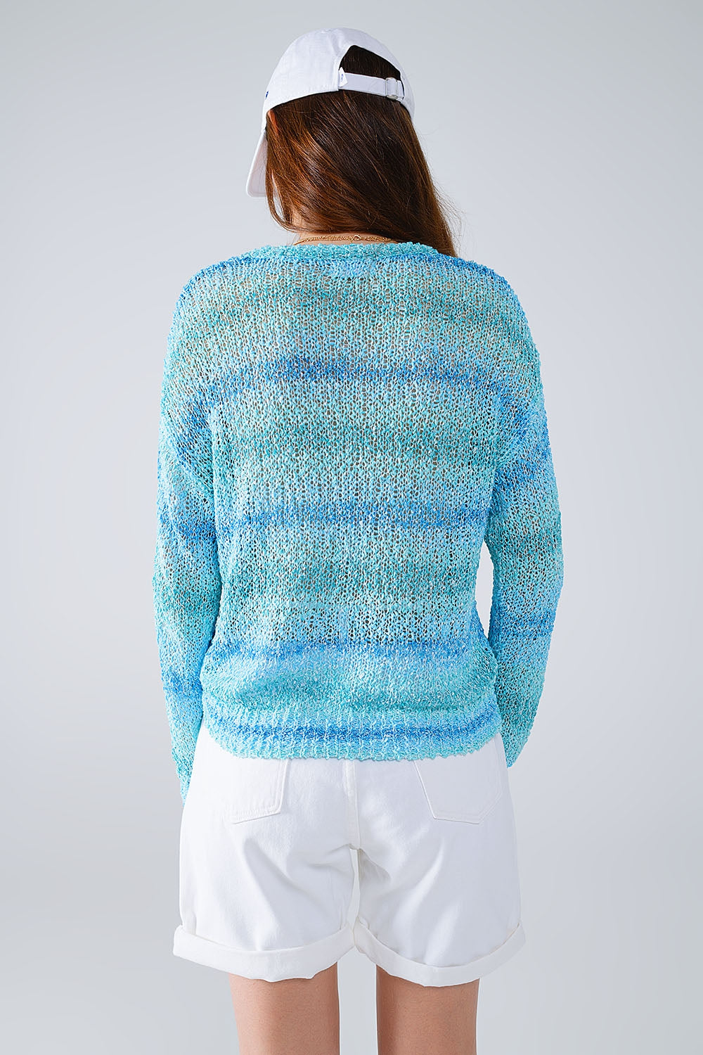 Camisola de malha aberta com gola redonda às riscas em tons de azul