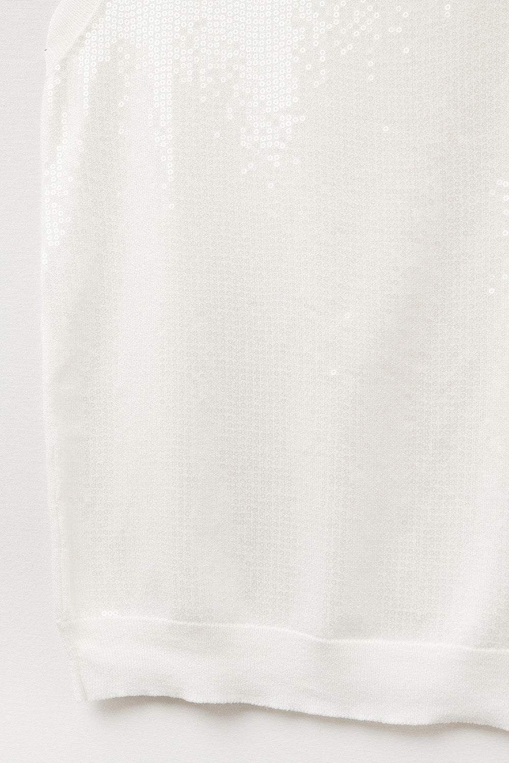 Camisola de malha branca sem mangas com lantejoulas