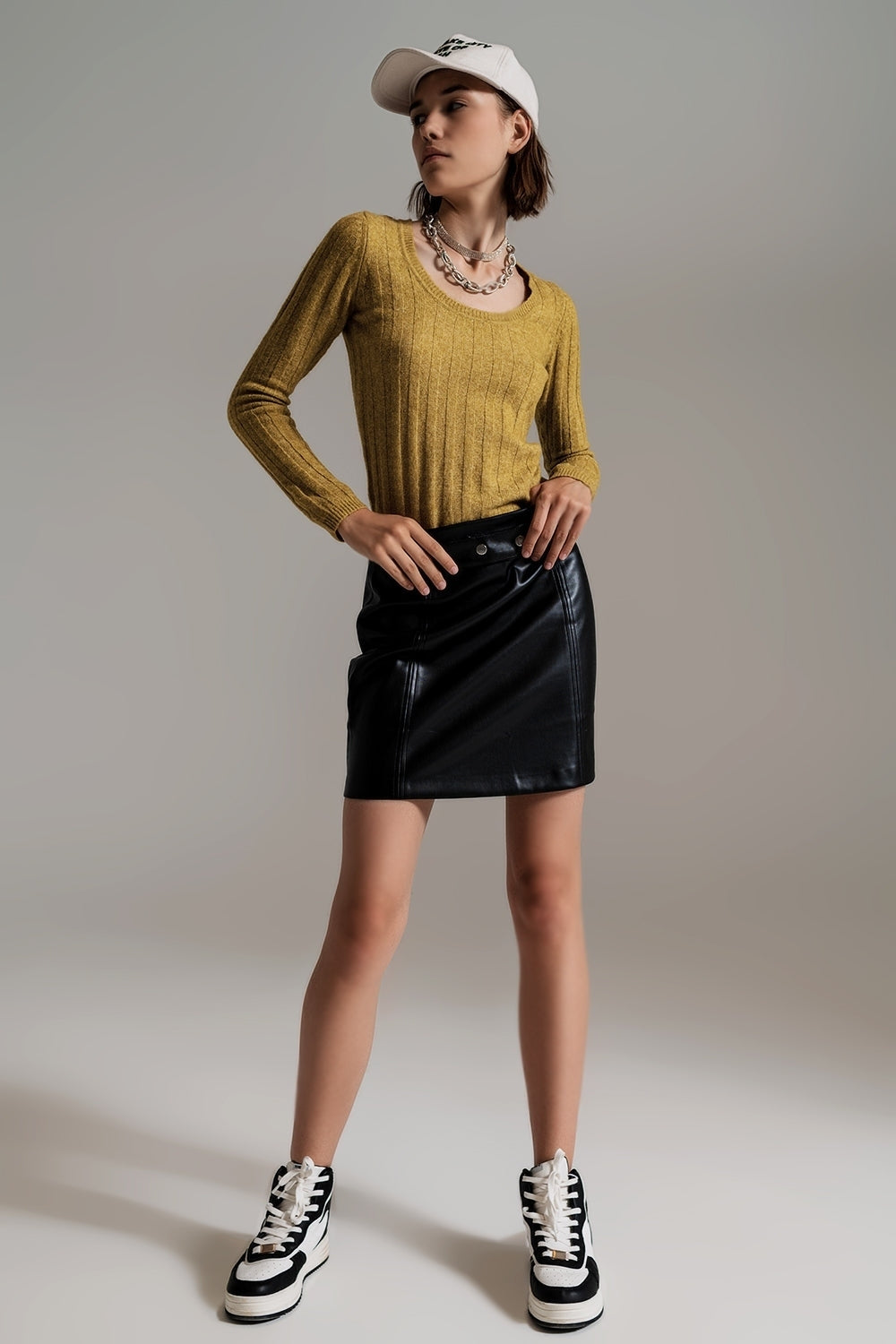 camisola de malha canelada verde com gola larga