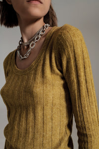 camisola de malha canelada verde com gola larga