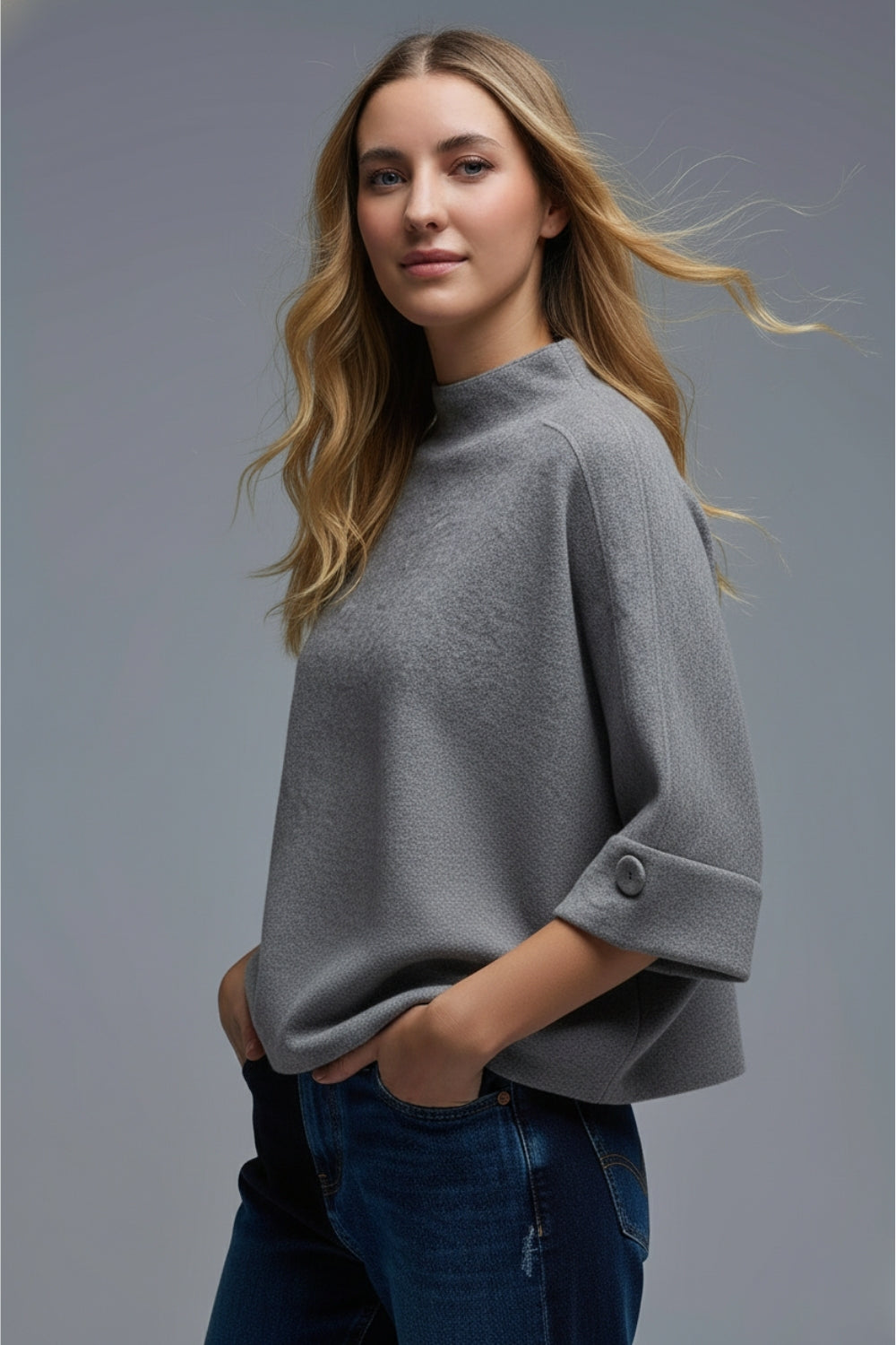Camisola de malha cinzenta com pormenores de bot›es