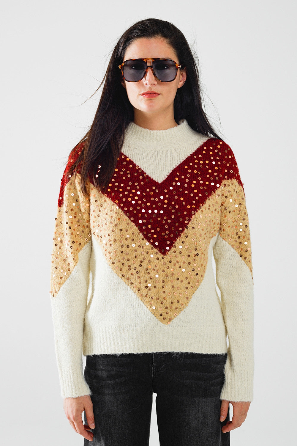 Q2 camisola de malha com blocos de cores bordeaux e bege e adorno de lantejoulas