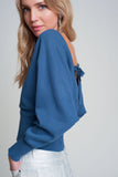 Camisola de malha com gola em V envolvida em azul