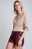 Camisola de malha com gola em V envolvida em bege