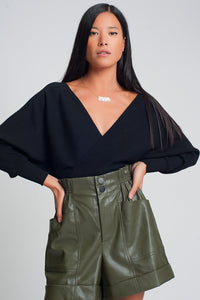 Q2 Camisola de malha com gola em V envolvida em preto
