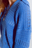 Camisola de malha em croché com decote em V e gola polo em azul