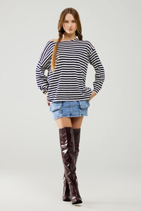 camisola de malha fina às riscas azul-marinho com gola redonda