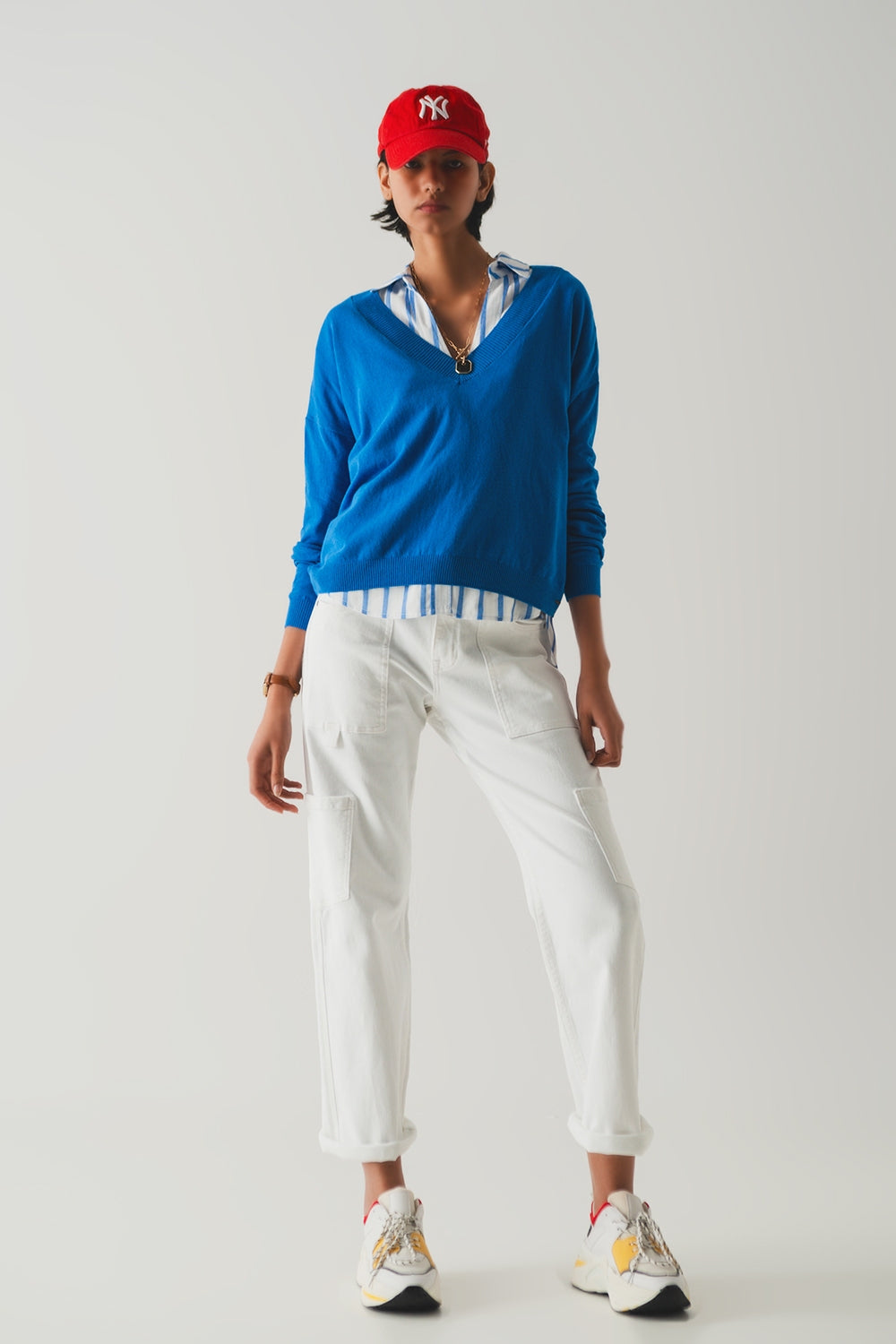 Camisola de malha fina azul com decote em bico