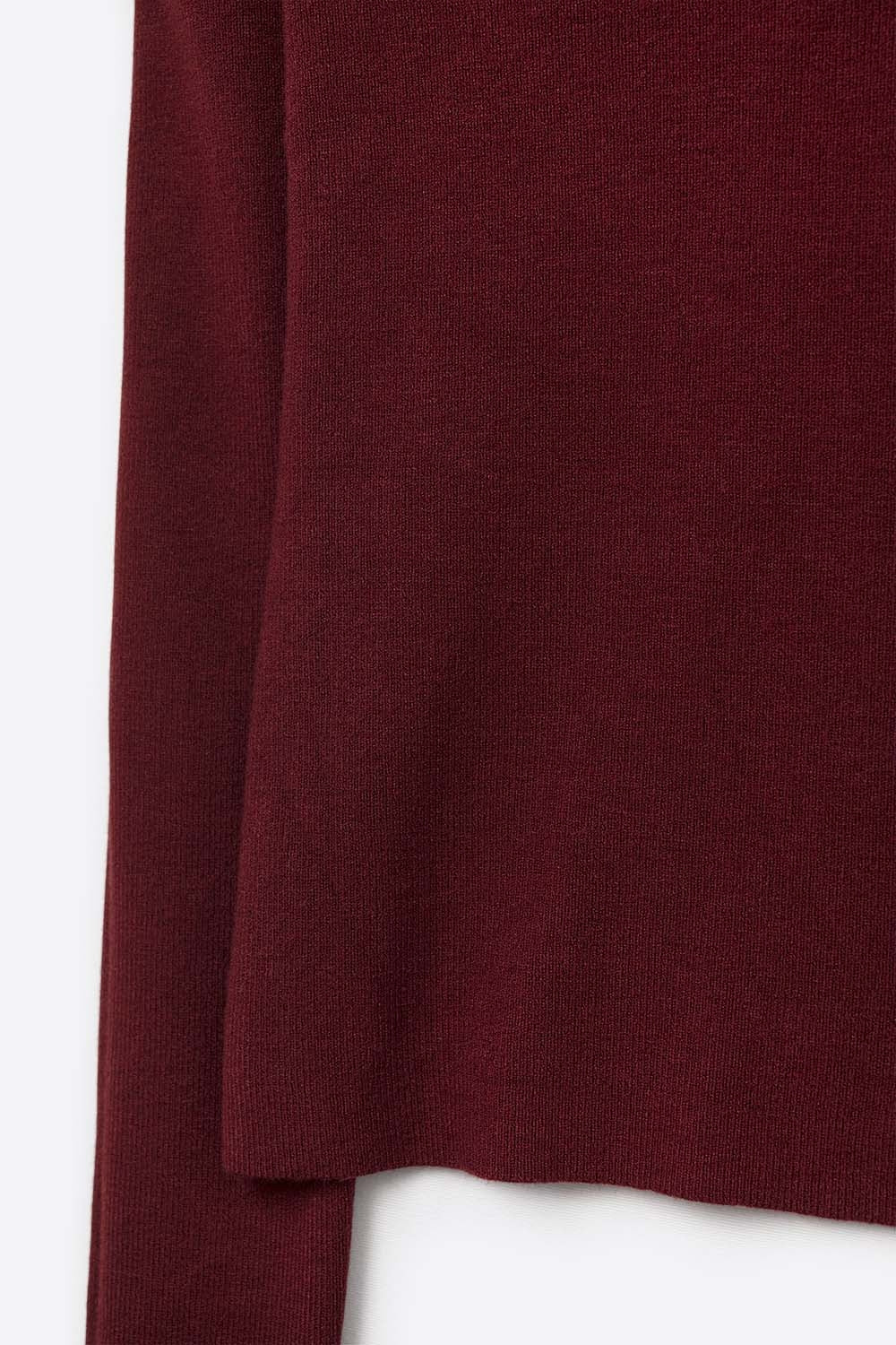 Camisola de malha fina borgonha com gola redonda larga