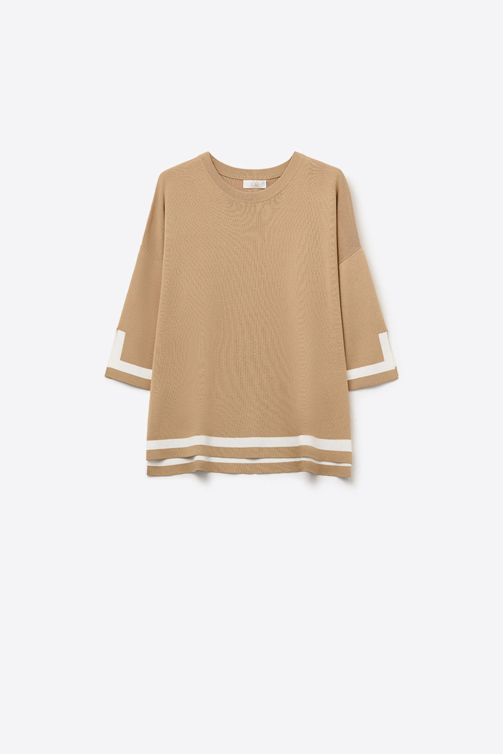 Q2 Camisola de malha fina camel com pormenor de risca em branco e mangas 3/4