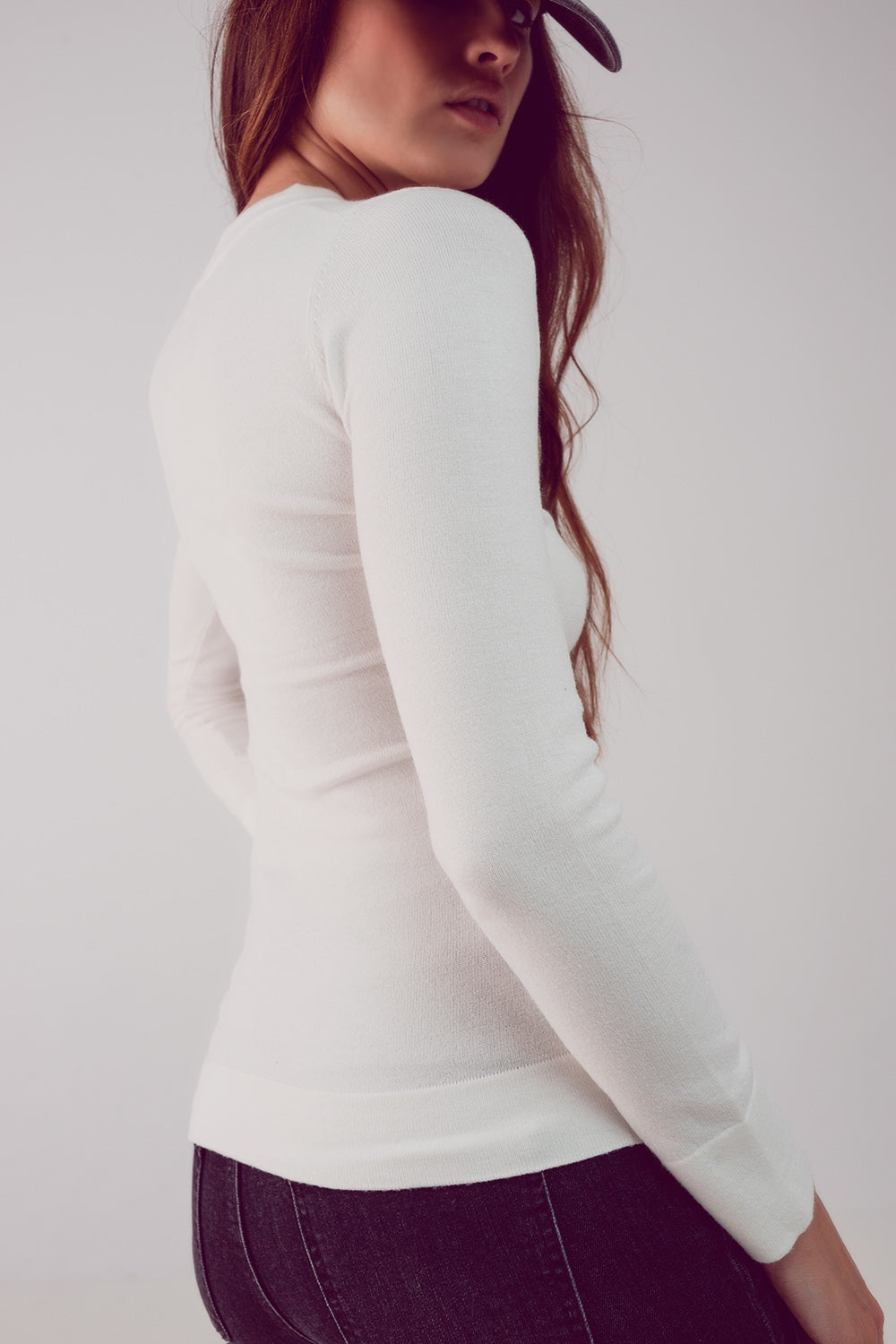 Camisola de malha fina com decote em V em creme