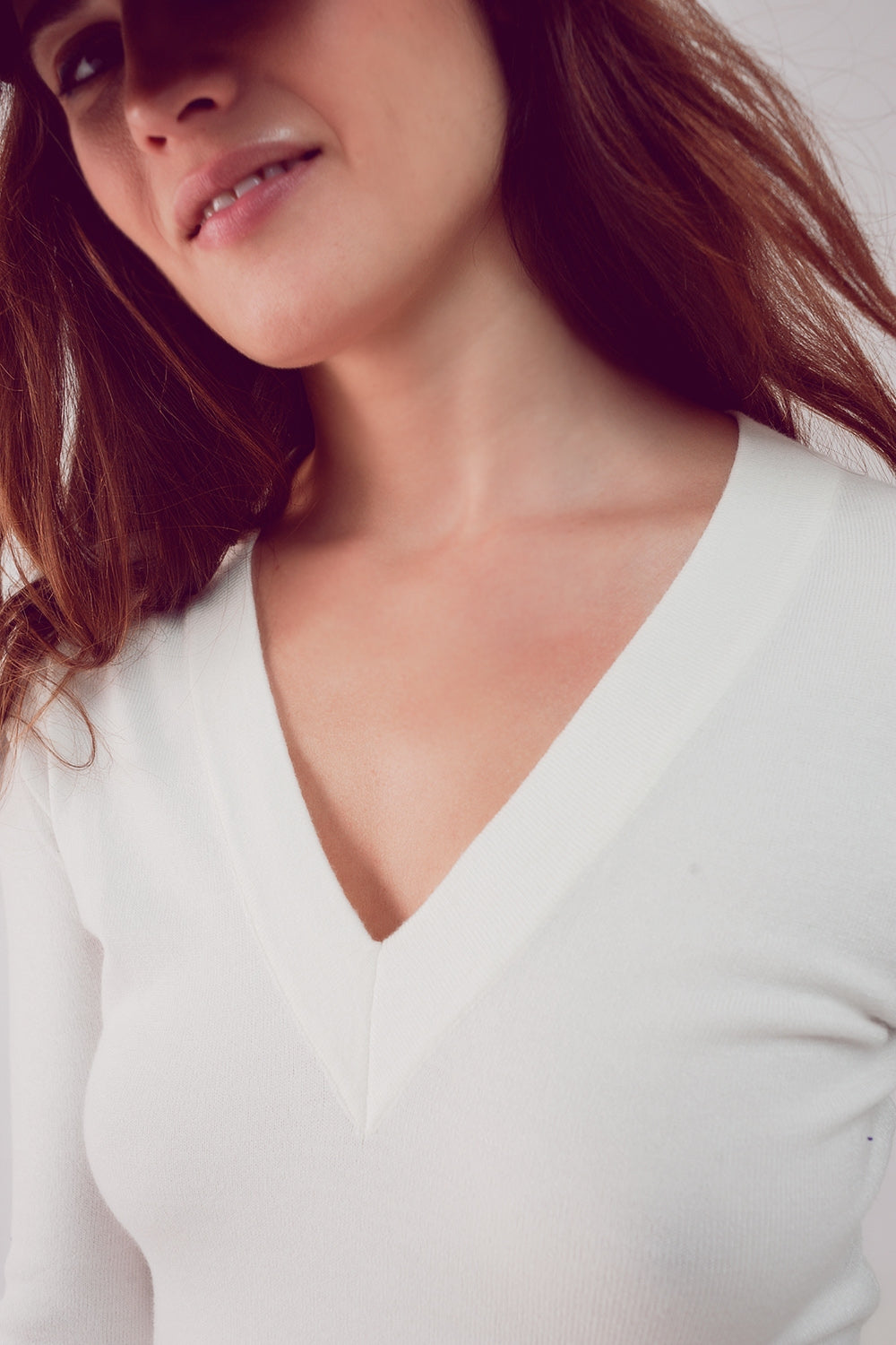 Camisola de malha fina com decote em V em creme