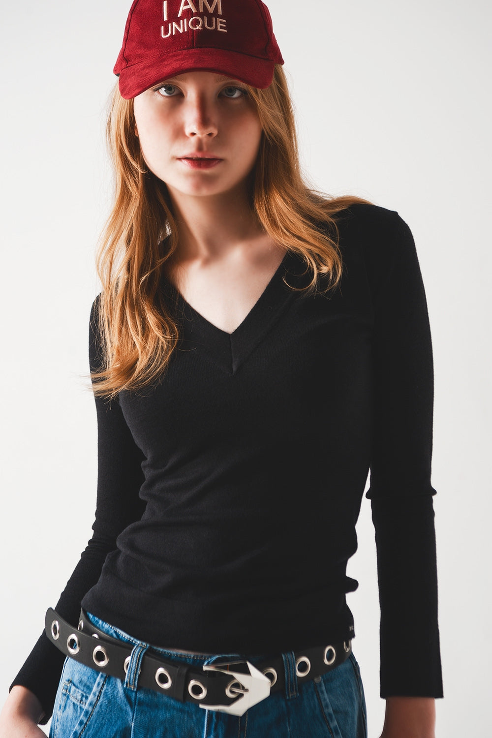 Q2 Camisola de malha fina com decote em V em preto
