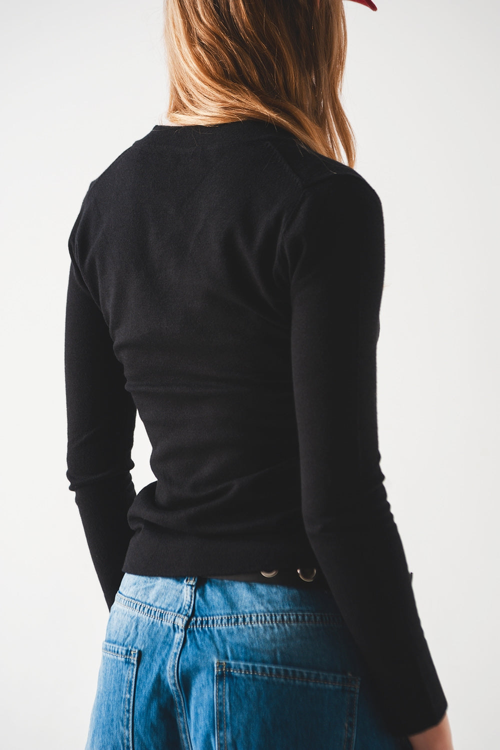 Camisola de malha fina com decote em V em preto