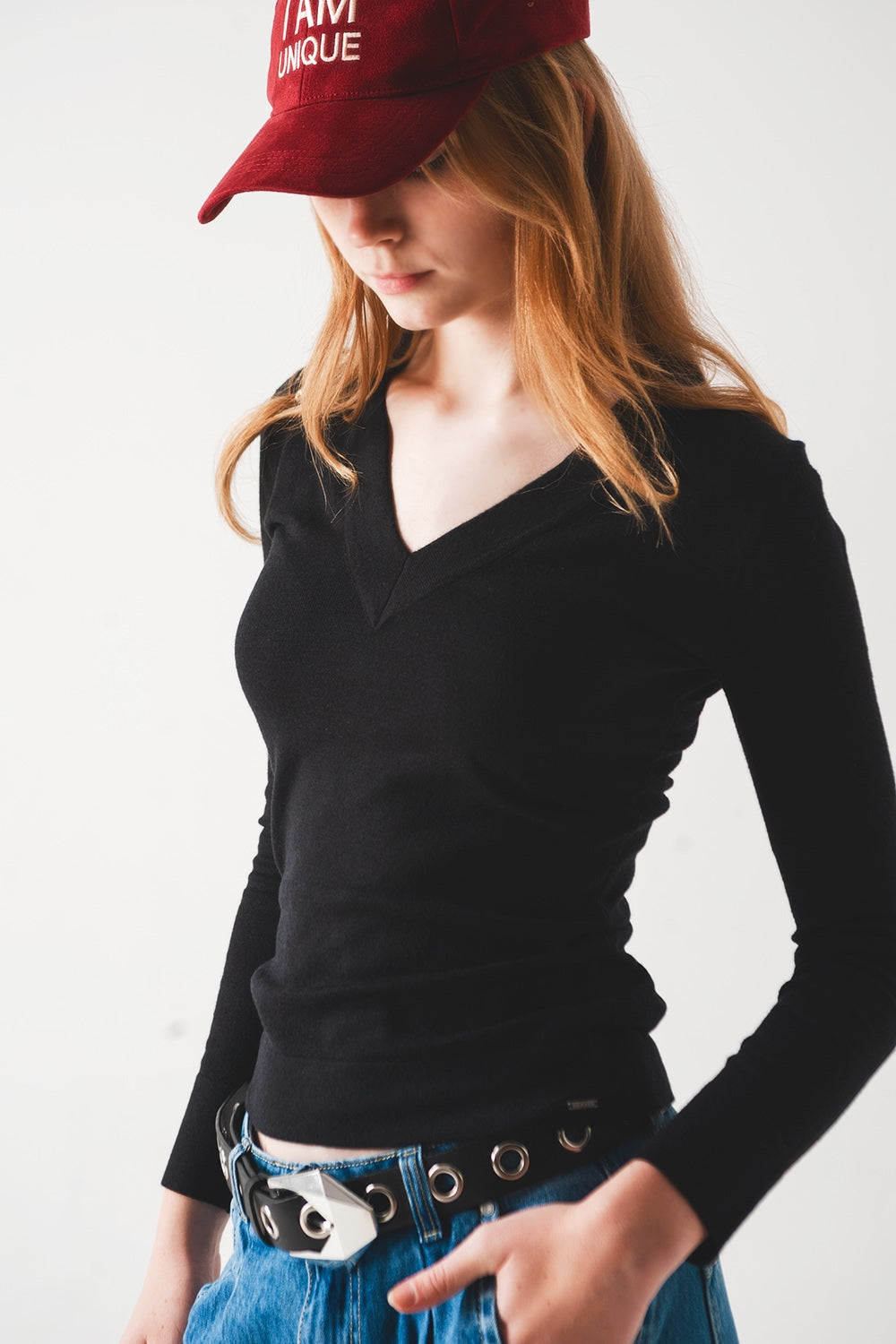 Camisola de malha fina com decote em V em preto