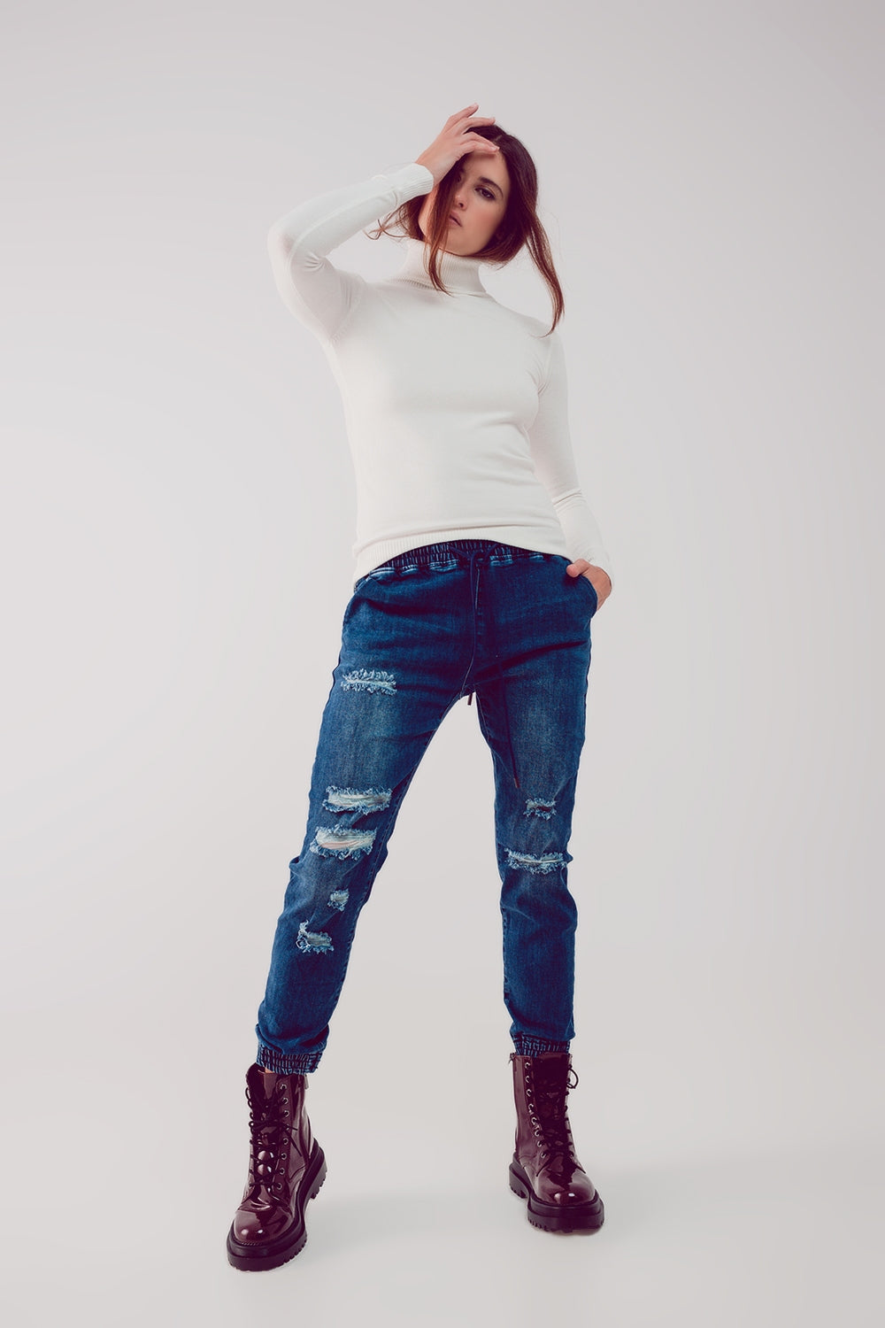 Camisola de malha fina de pescoço alto em crema