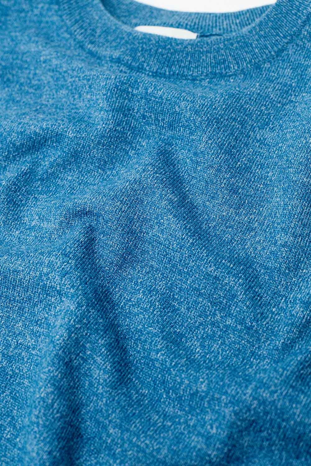 Camisola de malha fina solta em azul com gola redonda