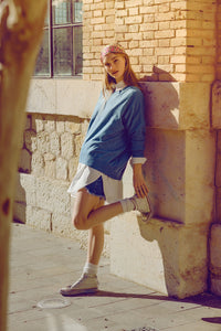 Camisola de malha fina solta em azul com gola redonda