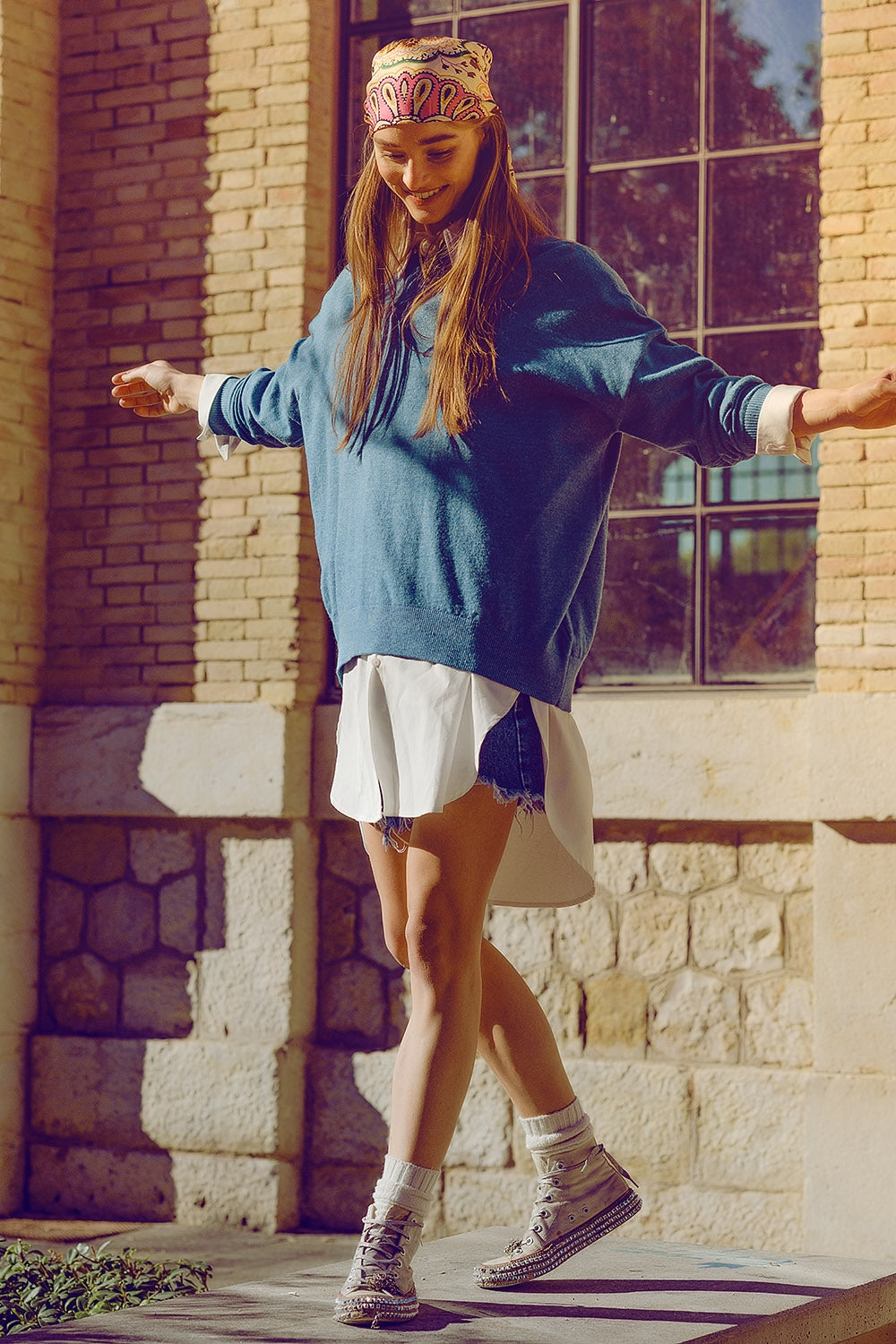 Camisola de malha fina solta em azul com gola redonda