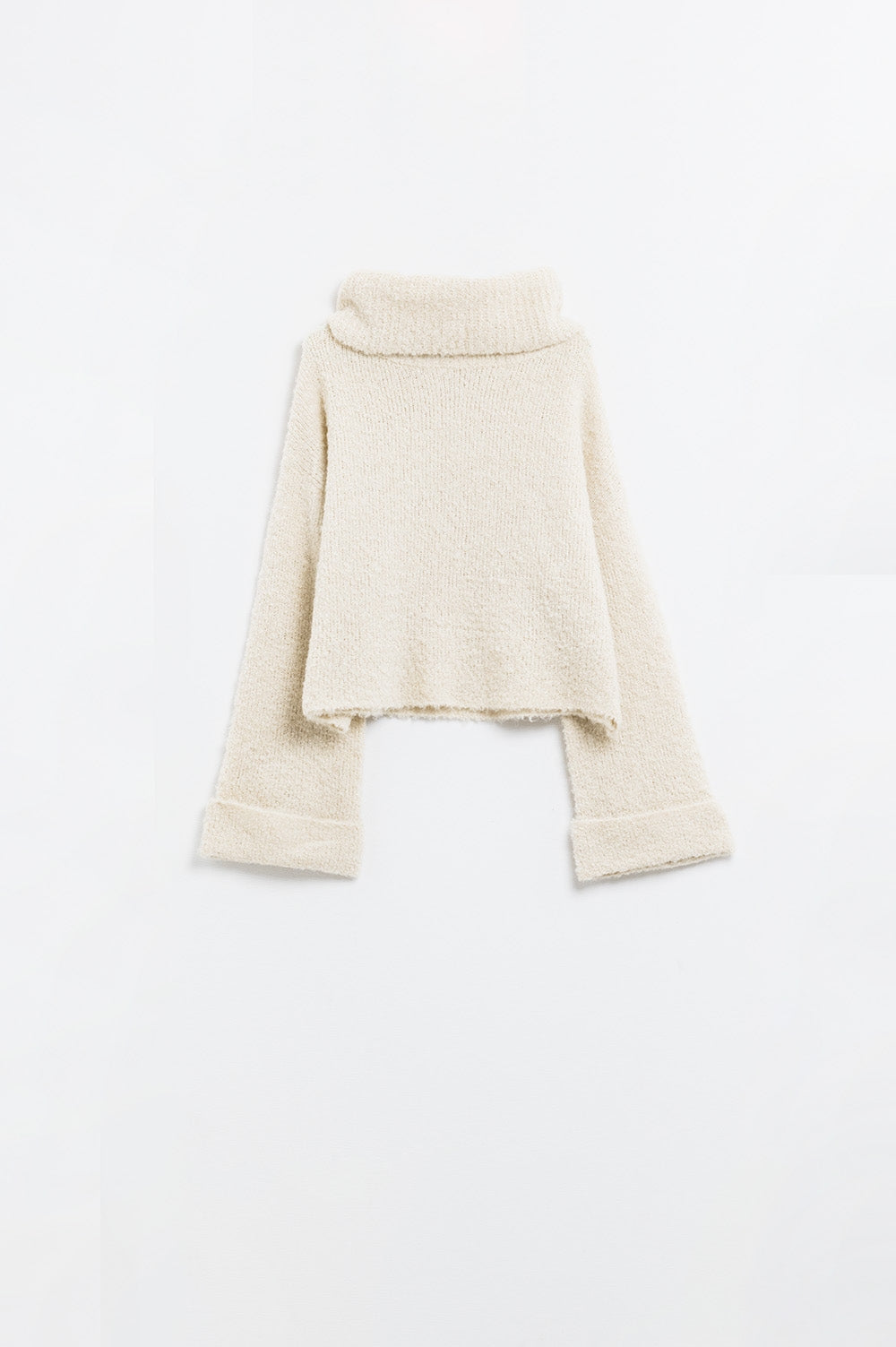 camisola de malha fofa com gola alta em bege