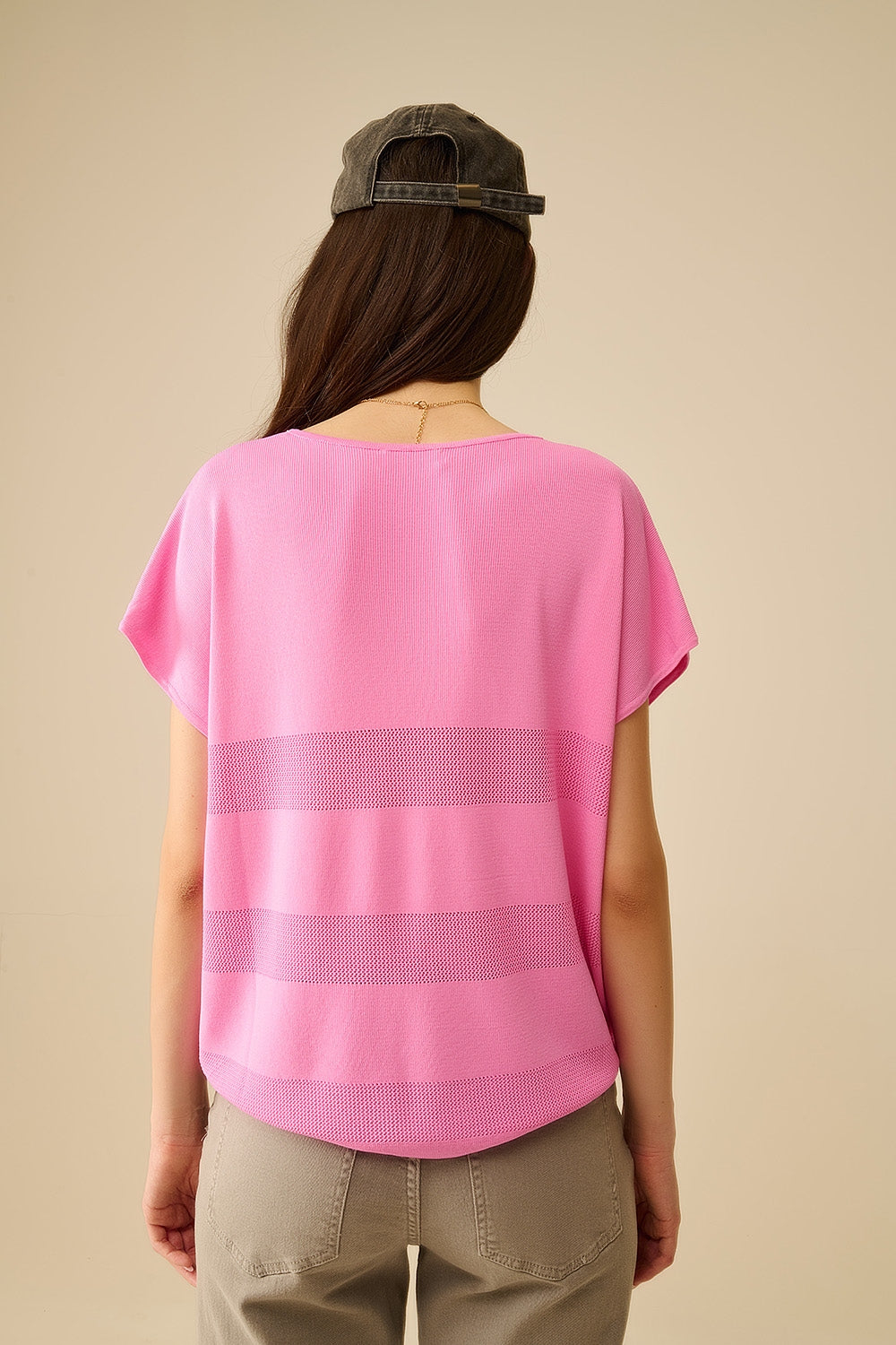 Camisola de malha fúcsia com decote em V e pormenor de ponto aberto