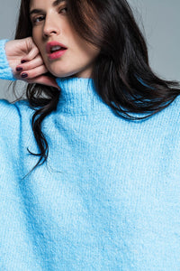Camisola de malha macia azul clara