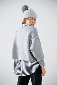 Camisola de malha macia cinzenta com mangas em balão