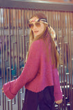 camisola de malha macia com gola alta em cor fucsia