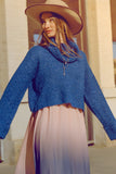 camisola de malha macia de gola alta em azul