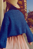 camisola de malha macia de gola alta em azul