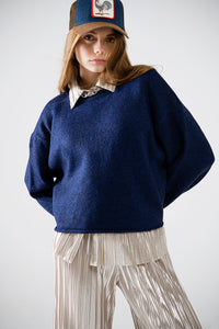 Camisola de malha macia em azul-marinho com mangas em balão