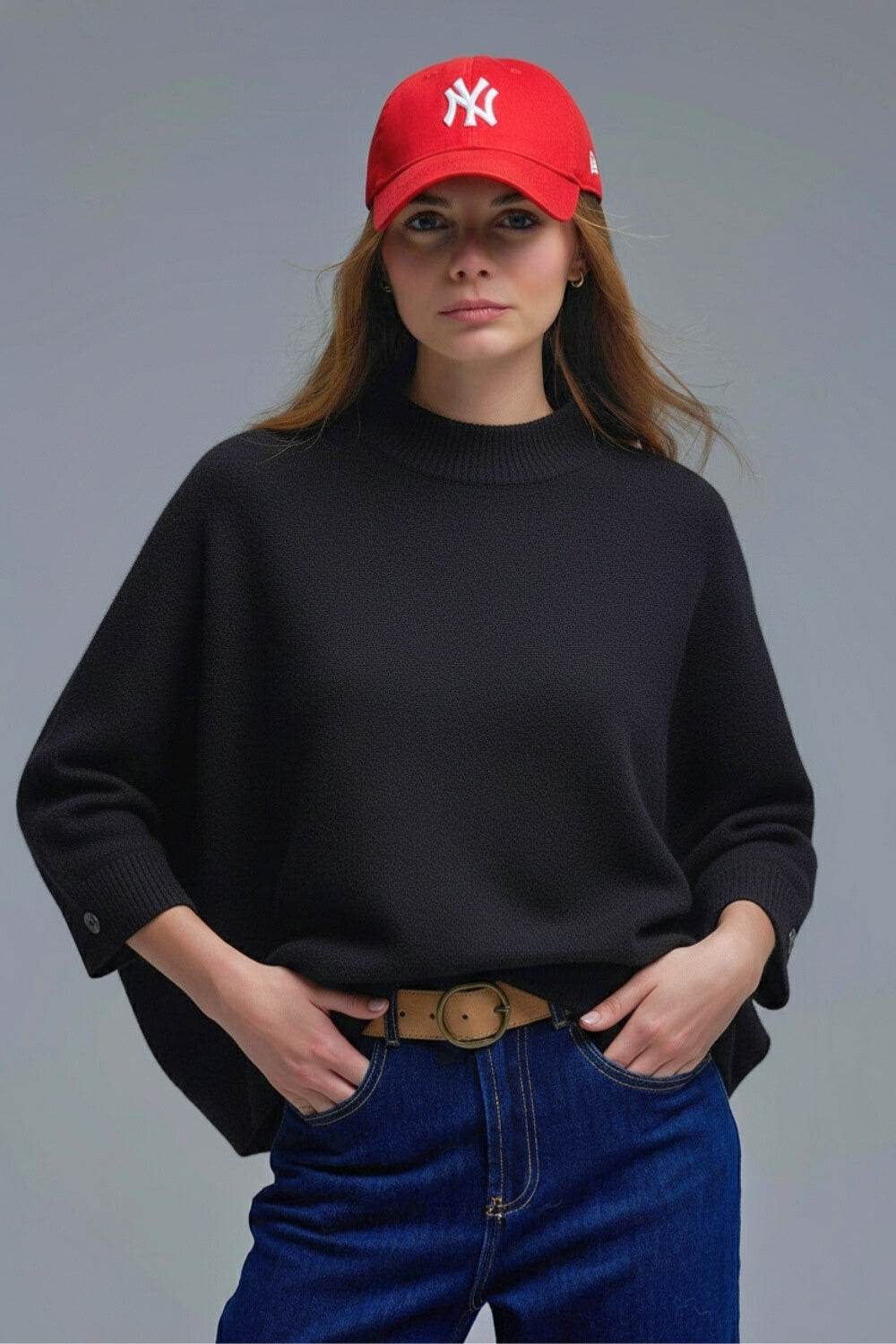 Camisola de malha preta com mangas e pormenores de bot›es