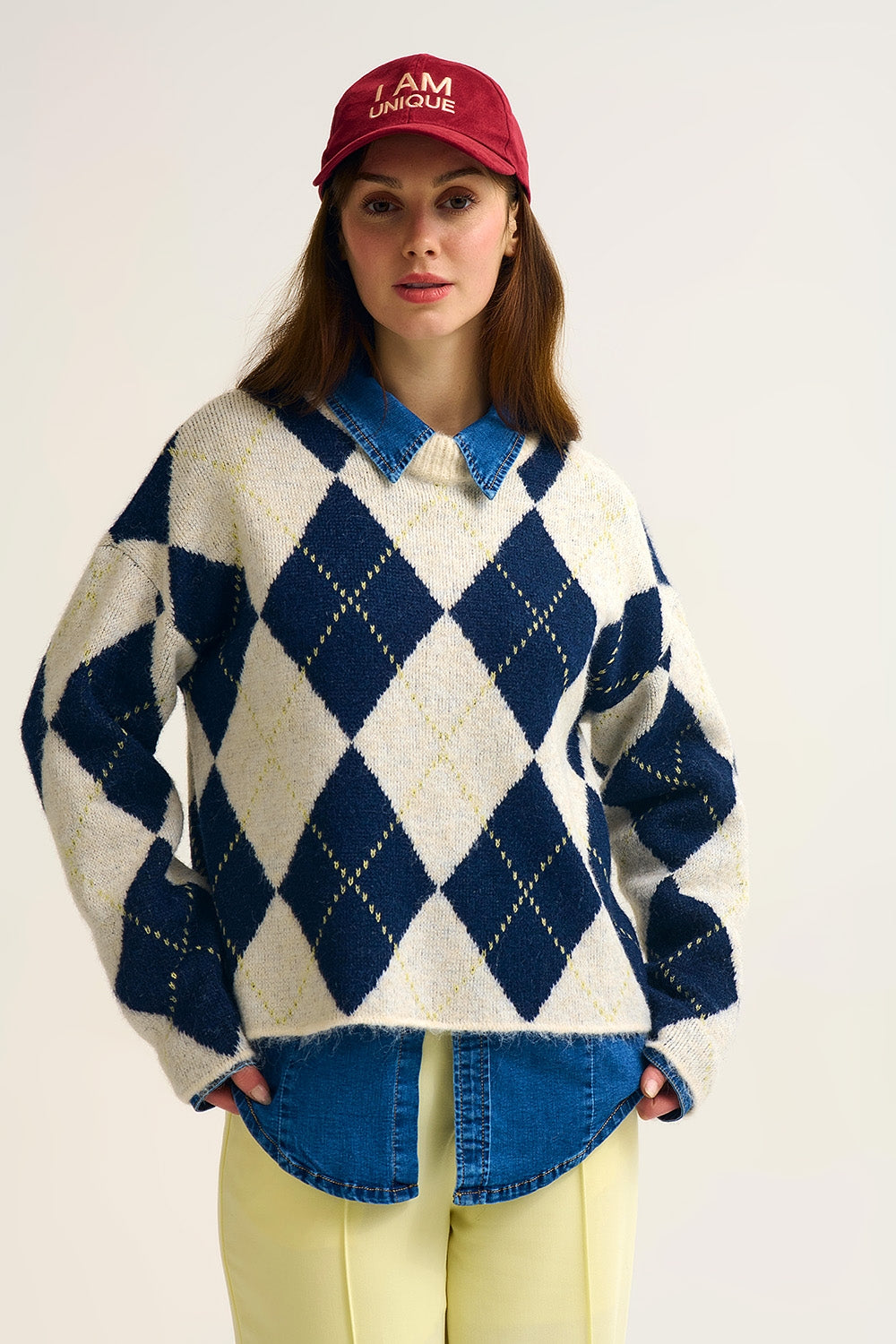 Q2 Camisola de malha volumosa com diamantes em azul-marinho e creme em contraste