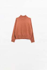 Q2 camisola de malha volumosa em camel com gola alta