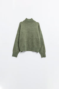 camisola de malha volumosa em verde com gola alta