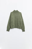 camisola de malha volumosa em verde com gola alta