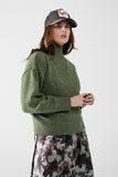Q2 camisola de malha volumosa em verde com gola alta