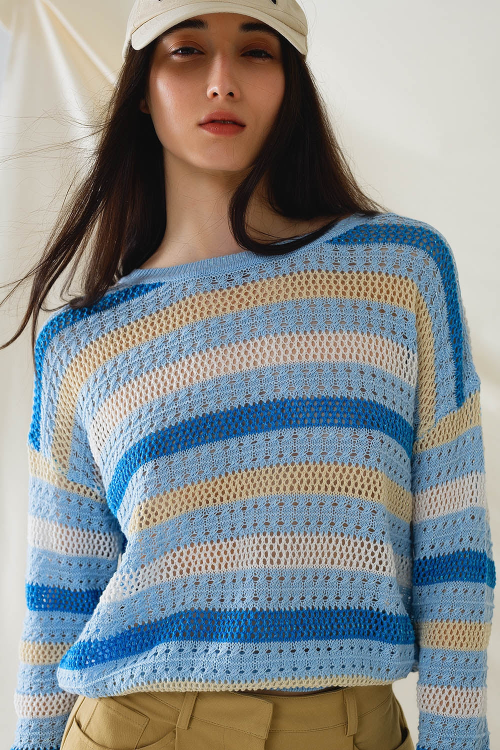 Q2 Camisola de manga comprida azul multicolorida com gola de barco