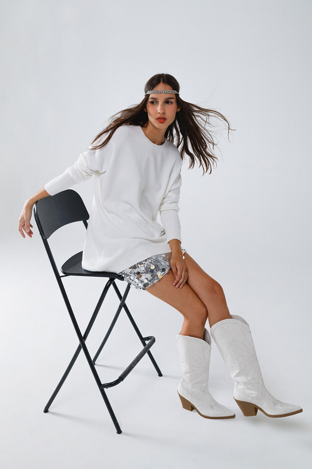 Q2 Camisola de manga comprida com gola redonda em branco