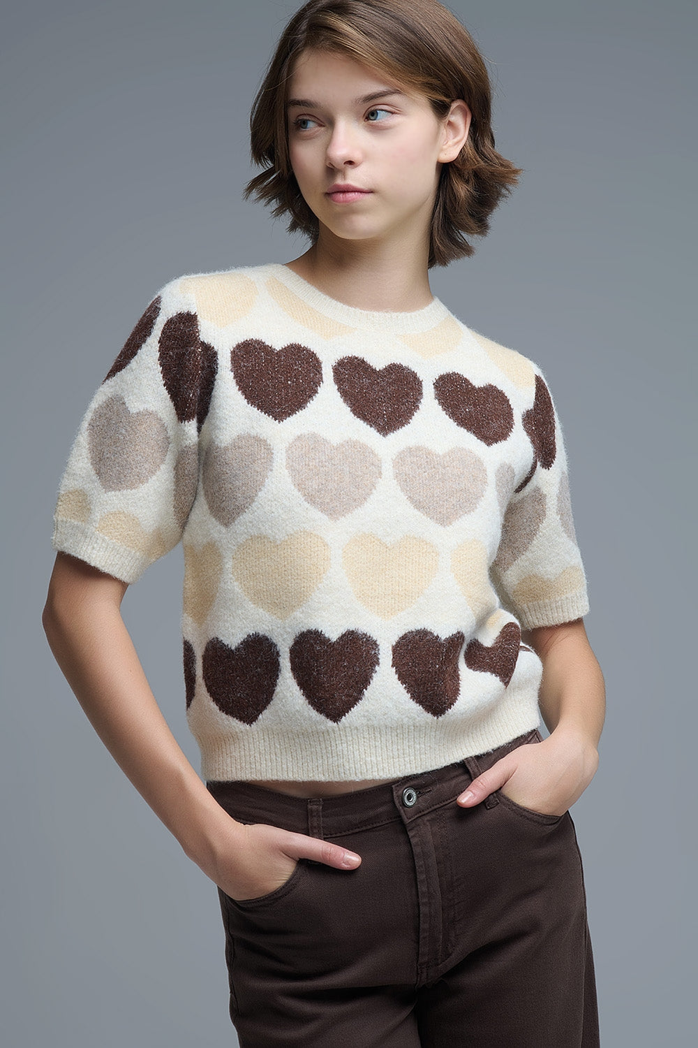 Q2 Camisola de manga curta com coração estampado bege