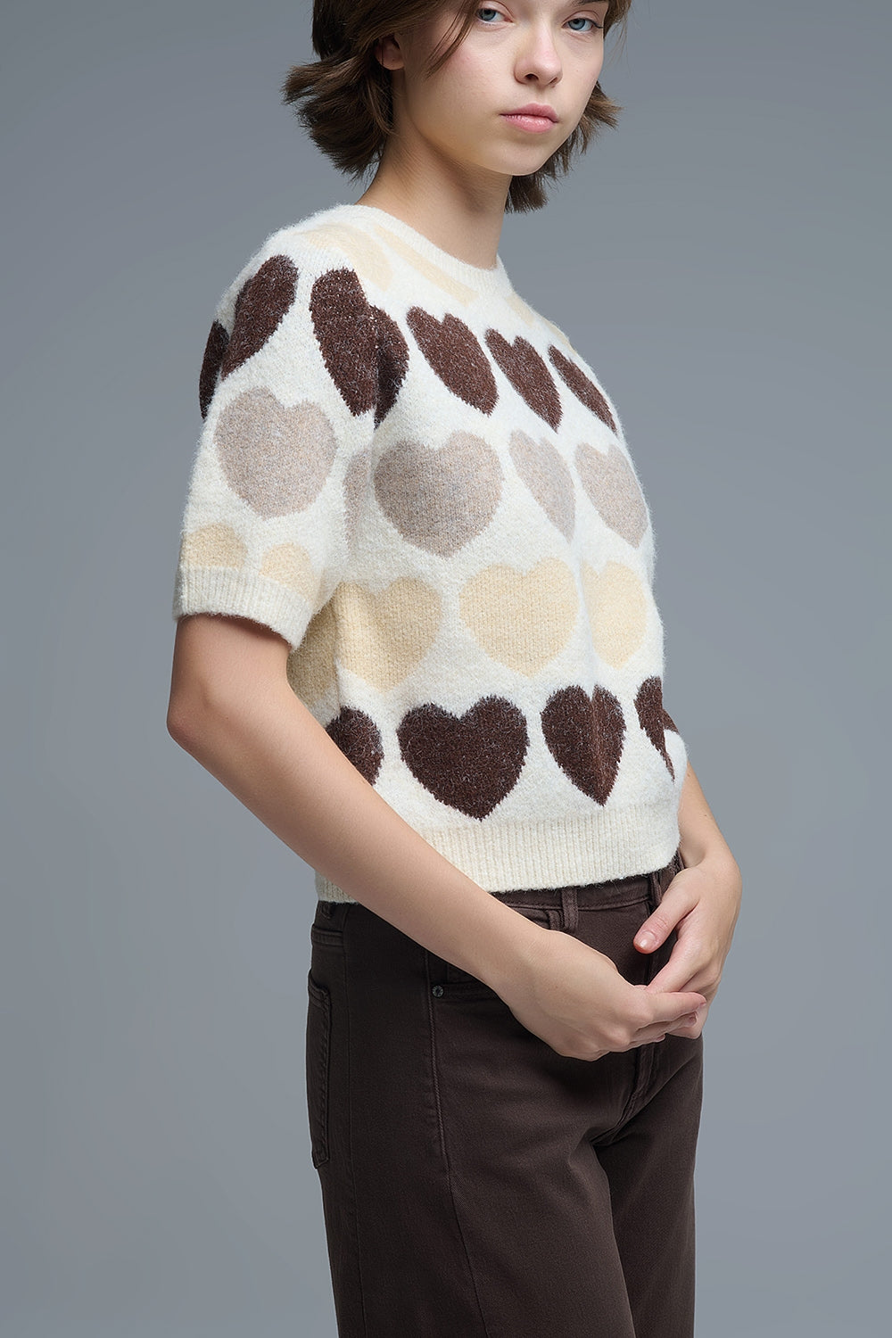 Camisola de manga curta com coração estampado bege