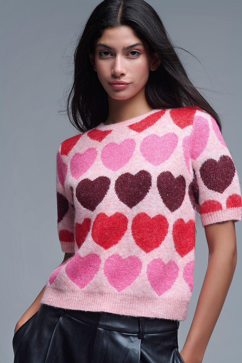 Q2 Camisola de manga curta com coração estampado cor-de-rosa