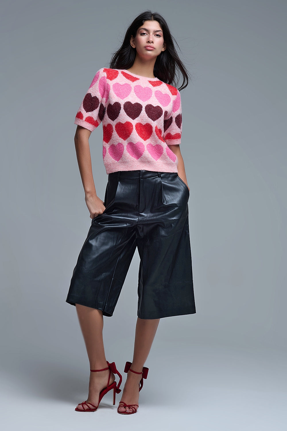 Camisola de manga curta com coração estampado cor-de-rosa