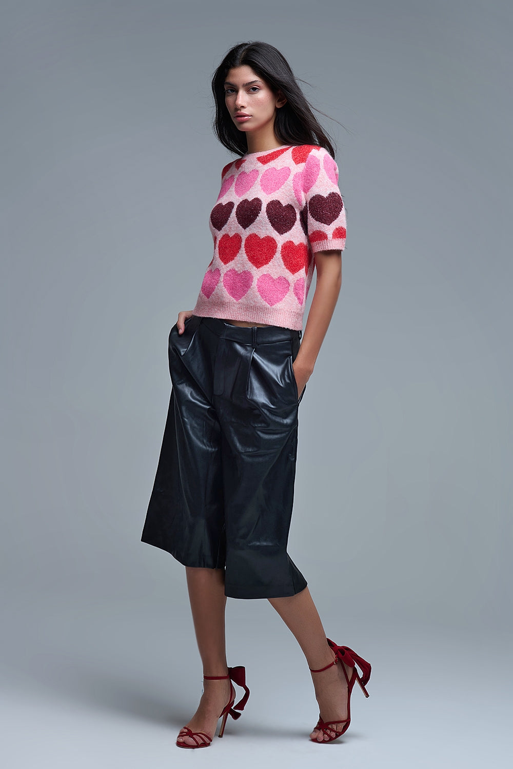 Camisola de manga curta com coração estampado cor-de-rosa