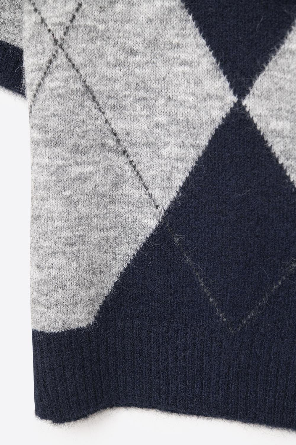 camisola de manga curta com estampado de diamantes em azul-marinho e cinzento