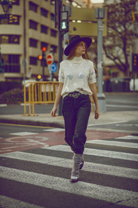 Camisola de manga curta creme com lantejoulas
