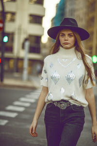 Q2 Camisola de manga curta creme com lantejoulas