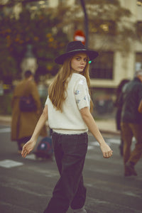 Camisola de manga curta creme com lantejoulas