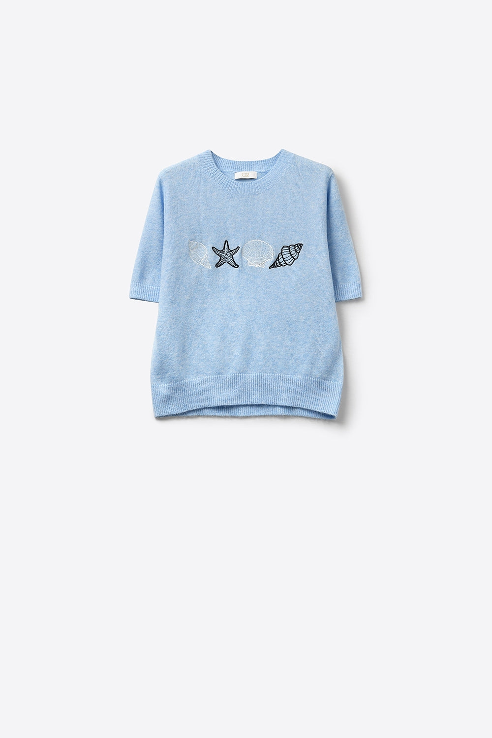 Camisola de manga curta em malha azul clara com conchas